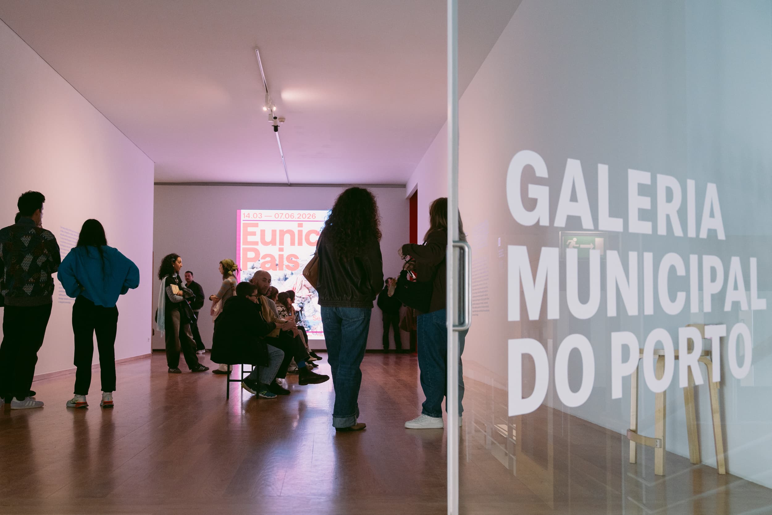 Rasgar um céu sem sol, de Basel Abbas e Ruanne Abou-Rahme
