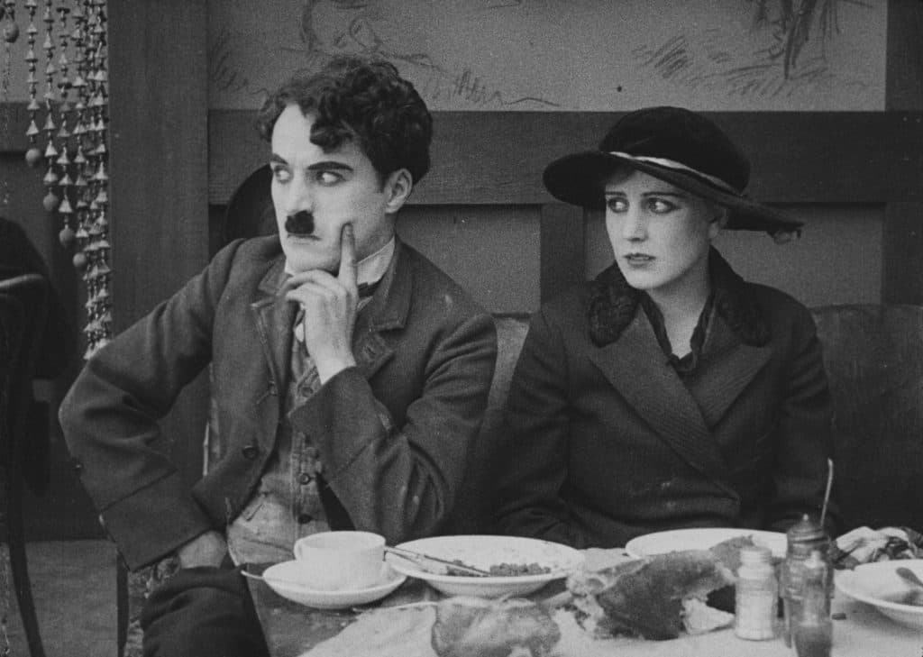The Immigrant, The Cure e Easy Street, de Charlie Chaplin